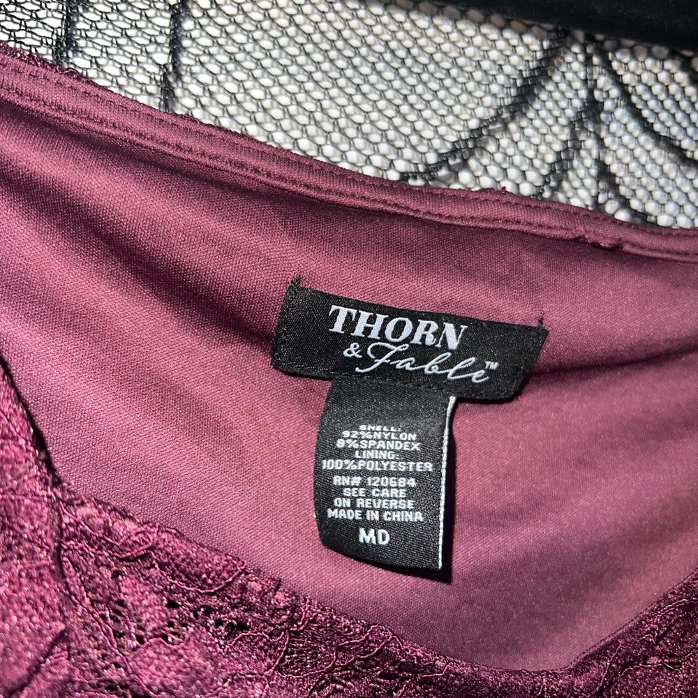 Burgundy Lace Ruched Top - Picture 3 of 3